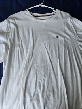 Tommy Hilfiger White Short-Sleeve Crew Neck Tee with Flag Logo